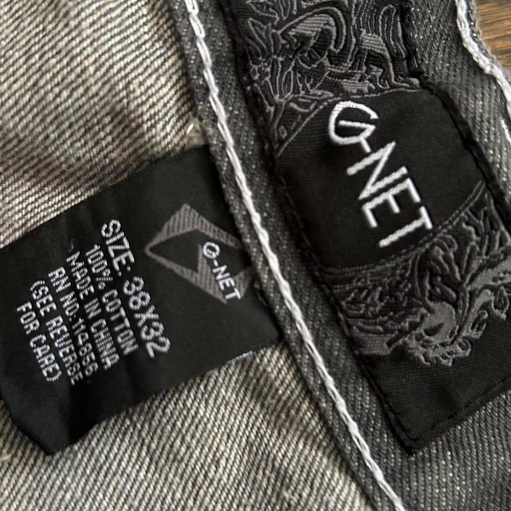 Dark grey baggy jeans with diamond detailing e
would go super well
